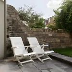 Beautiful 3 Bedroom In Апартаменты Бристоль