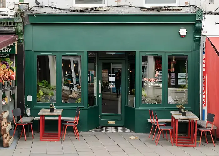 Beautiful 3 Bedroom In דירה